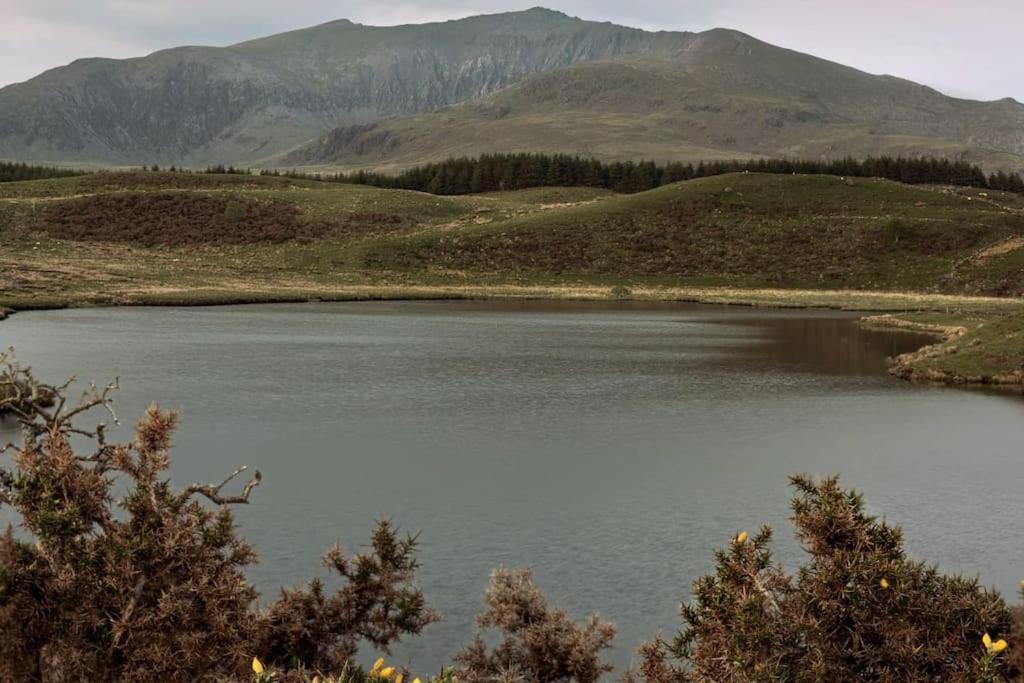 Welsh Holiday Home Sleeps 5 Close To Beaches & Mountains Nantlle Exteriér fotografie